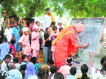 Educational institutions being run by Sant Seechewal lay stress on making children self-reliant