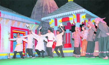 Artistes from Jaunsar in Chakrata subdivision of Dehradun perform a folk dance at Virasat-�08 in Dehradun.