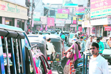 Traffic chaos at Chkrata Road. Tribune Photo by Vinod Pundir 