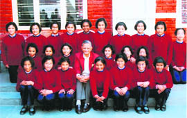Former Uttarakhand Governor and patron of Him Jyoti School Sudarshan Aggarwal along with the students.