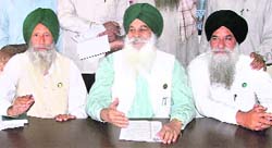 Ajmer Singh Lakhowal, president, BKU, and chairman, Mandi Board, addresses a press conference in Ludhiana on Monday. 