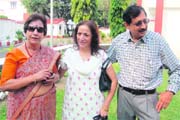 Dr Ranjana Malik with classmate Ravish Puri and his wife