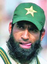 A captain has to lead by example like Dhoni. He should have man-management skills but Malik lacks those qualities. 