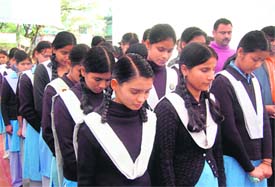 student offers floral tributes to Mumbai martyrs at Nageshwar Temple in Garhi Cantonment, Dehradun, on Friday. 