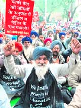 Members of the Punjab Border Area Sangharsh Committee raise slogans during a rally at Jantar Mantar in New Delhi