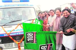 Chief Minister B.C. Khanduri and health minister Dr Ramesh Pokhriyal flag off ambulances at Coronation Hospital in Dehradun on Saturday. 
