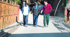 Sachin Tendulkar (C) takes a walk in Mussoorie on Thursday morning.