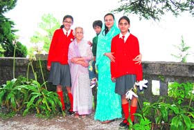 Raj Mata Savita Kumari with her grand daughter-in-law Neelambari Kumari and great granddaughters Pratishtha, Pritha and Pragya