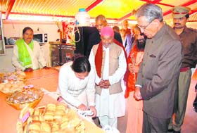 Governor BL Joshi examines products made by Women Initiative for Self-Employment (WISE), a women�s voluntary group, at a restaurant in Dehradun