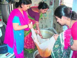 Kala Bisht gives tips on fruit preservation 