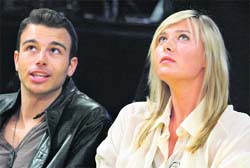 Maria Sharapova and Charlie Ebersol watch the LA Lakers play the New Orleans Hornets during their NBA basketball game in Los Angeles on Tuesday.
