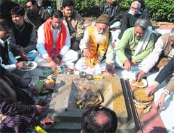 Prof GD Agarwal performs �havan� before resuming his fast to save the Ganga in New Delhi on Wednesday. 