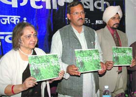 Uttarakhand Agriculture Minister Trivendra Singh Rawat along with Dr Manju Shar, former secretary with the Union Government, and Karnel Singh, director, KVIC, at the launch of the Kisan Bank in Dehradun