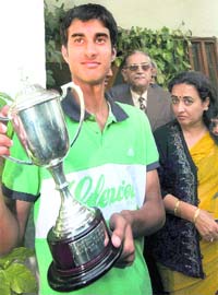 Yuki Bhambri poses with the trophy as his parents look on in New Delhi