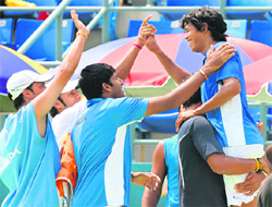 Somdev Devvarman (R) is congratulated by his Indian team members after beating Taiwan's Lu Yen-hsun during the third round of the Davis Cup match in Kaohsiung,