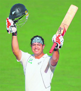Jesse Ryder celebrates after scoring century in 2nd Test.