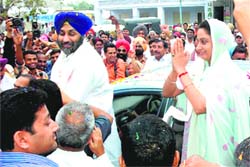 SAD-BJP candidate for Bathinda Harsimrat Kaur Badal and her husband Sukhbir Badal being greeted by people during their road show in Bathinda