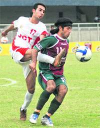 JCT�s Amandeep (L) vies for the ball on Saturday.