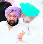 Capt Amarinder Singh shares a point with Rana Gurjit Singh, Cong candidate from Khadoor Sahib, at Tarn Taran