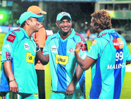 Mumbai Indians' Sachin Tendulkar, Sanath Jayasuriya and L Malinga during an IPL match. 