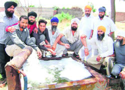  Residents of Sainsowal village show impure ground water.