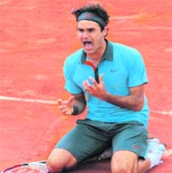 Roger Federer celebrates after winning the men�s final against Robin Soderling at Roland Garros