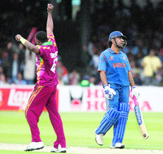 Dwayne Bravo (L) celebrates the wicket of MS Dhoni.