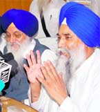 Akal Takht Jathedar Giani Gurbachan Singh (right) and SGPC chief Avtar Singh at a press conference in Amritsar on Saturday.