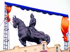 The statue of Maharaja Ranjit Singh installed at the Ranjit Sagar Dam.