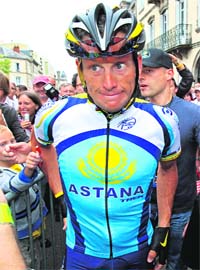 Astana rider Lance Armstrong arrives at the sign-in podium