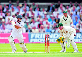 Andrew Strauss (L) plays a shot watched by Brad Haddin (R) during the first day of the second Ashes Test at Lord�s on Thursday.