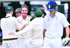 Australian spinner Nathan Hauritz (3rd L) celebrates with teammates after dismissing England�s Alastair Cook on Saturday.