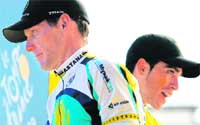 Armstrong (L) and Contador