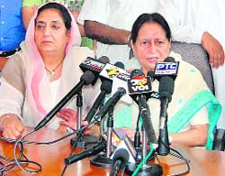 General secy, AICC, Mohsina Kidwai with Rajinder Kaur Bhattal in Amritsar 