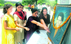 Activists of the Progress Students Association pay tributes to Comrade Dhanwantri 