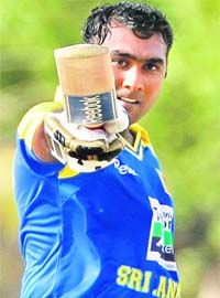 Mahela Jayawardene celebrates his century