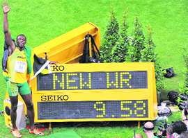 Usain Bolt celebrates after winning the men�s 100m final race of the 2009 IAAF Athletics World Championships on Sunday.