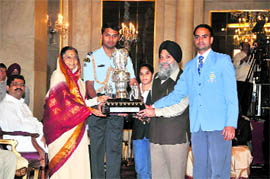 Punjabi University vice chancellor (R) recieves the MAKA Trophy from President Pratibha Patil in New Delhi on Saturday.