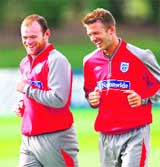England�s Wayne Rooney (L) and David Beckham during a training session in London Colney, north of London on Tuesday. England will play Croatia in a World Cup 2010 qualifying match at Wembley Stadium