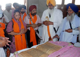 SS Khurana, Chairman, Railway Board, along with his wife and son having �darshan� of a handwritten Guru Granth Sahib at the Takht Sri Damdama Sahib in Talwandi Sahib on Sunday. Also seen in the picture is Balwant Singh Nandgarh, Jathedar of the Takht.