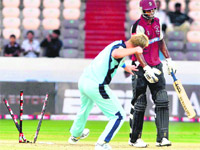 New Sout Wales� Brett Lee celebrates the wicket of O Banks