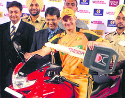 Shane Watson, who got the Man of the Match award in the fourth ODI, in Mohali on Monday.