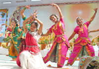 Artists from Mumbai presenting group dance during the closing ceremony of Global Festival in Shantivan,&nbsp;Abu Road