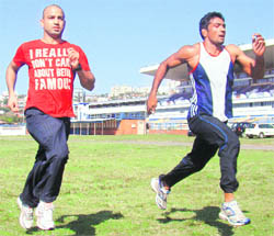 Akhil Kumar (L) and Yogeshwar Dutt train in Durban. 