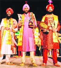 Winner of the grand finale of Mr Singh International 2009 Damandeep Singh (centre) from Delhi poses with first runner-up Mandeep Singh from the UK (right) and second runner-up Talwinder Singh from Italy in Amritsar