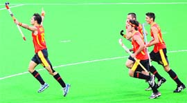 Spanish players celebrate their win over South Africa on Sunday.