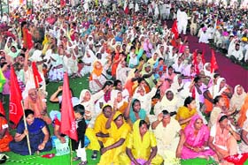 A view of the �lalkar� rally of organisations of farmers and farm workers at Jagraon
