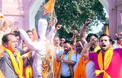 Activists of the Vishwa Hindu Parishad burn an effigy of the Orissa Government in Amritsar on Saturday in protest against the arrest of parishad leader Praveen Togadia. A Tribune photograph