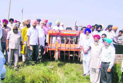 PAU officials and farmers with a zero-drill seeder at Fatehgarh Sahib
