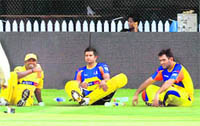 Chennai Super Kings� skipper M S Dhon (R) along with Muttiah Muralitharan (L) and Suresh Raina during a practice session in Chennai on Tuesday. � PTI